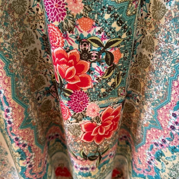 Chiffon Crepe Short Floral Kimono with Fringed Sleeves and Hem - Size OS - Picture 3 of 4